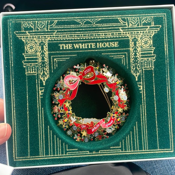 The White House Christian ornament 2023 - Picture 2 of 3